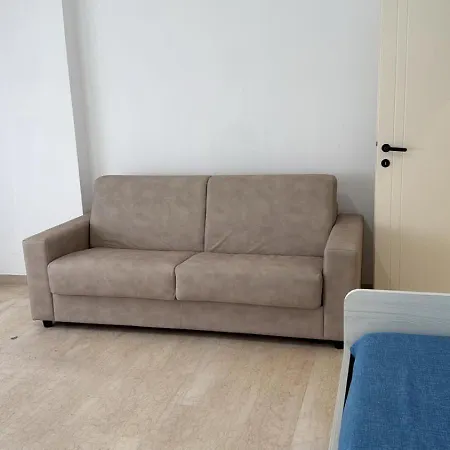 Debora E Monika Tatil Evi